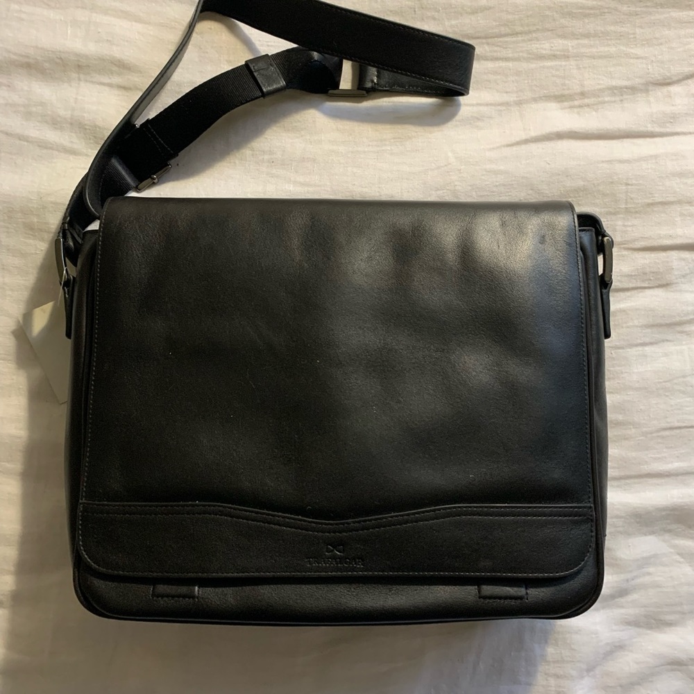 Trafalgar Black Leather Messenger Bag